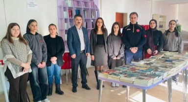 Ardahan İl Sağlık Müdürlüğü’nden Kütüphaneye Destek