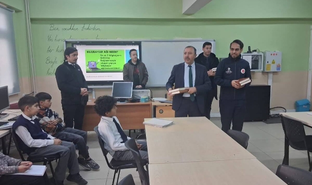 Çıldır’da Öğrencilere Kur'an-ı Kerim Hediyesi