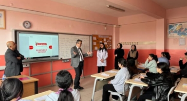 Müdür Uzantı’dan Başarılı Öğretmenlere Katılım Belgesi