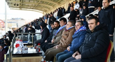 Vali Çiçek, Serhat Ardahanspor Maçını Tribünden Takip Etti