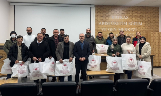 Ardahan’da Sertifikalı Arıcılar Sahaya İniyor