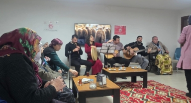 Öğretmenlerden Huzurevi Sakinlerine Müzik Ziyafeti