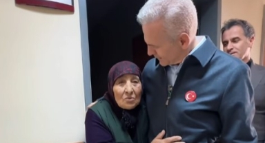 Vali Çiçekli, Gülfidan Teyze’yi Hastanede Yalnız Bırakmadı