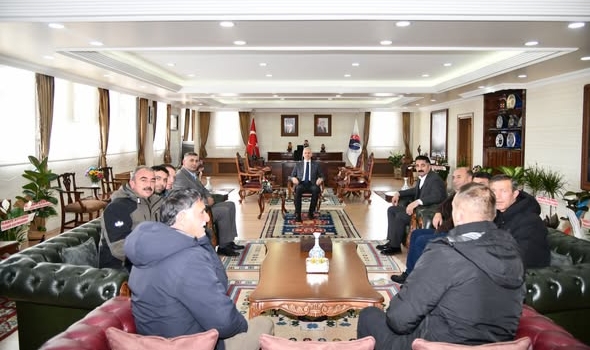 Vali Mehmet Fatih Çiçekli Makamında Ziyaretçilerini Kabul Etti
