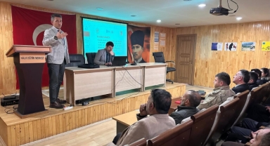 Hanak'ta Muhtarlara Denetimli Serbestlik Bilgilendirme Toplantısı Düzenlendi