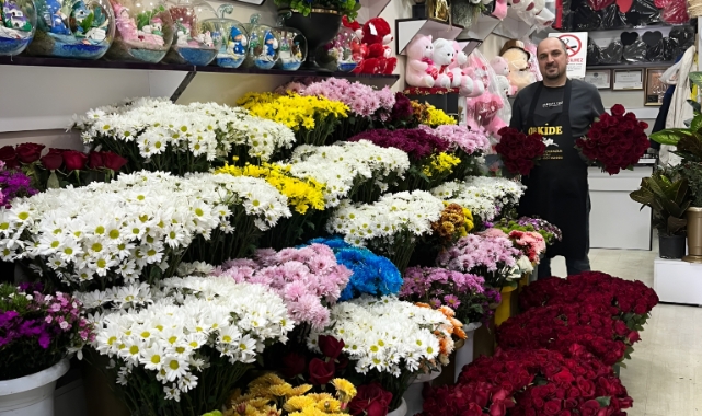 Kırmızı Güller ve Özel Buketler Çiftleri Bekliyor