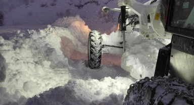 Ardahan İl Özel İdaresi Ekipleri Karla Mücadelede Gece Gündüz Sahada