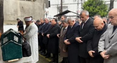 Efrail Çiftçi Annesini Ebediyete Uğurladı