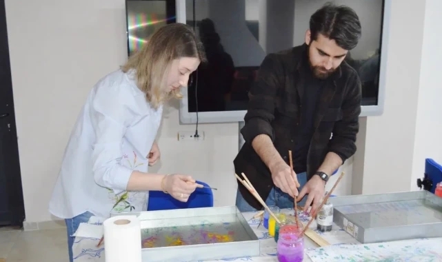 “Geleneksel Ebru Sanatı Öğreniyorum” etkinliği gerçekleştirildi