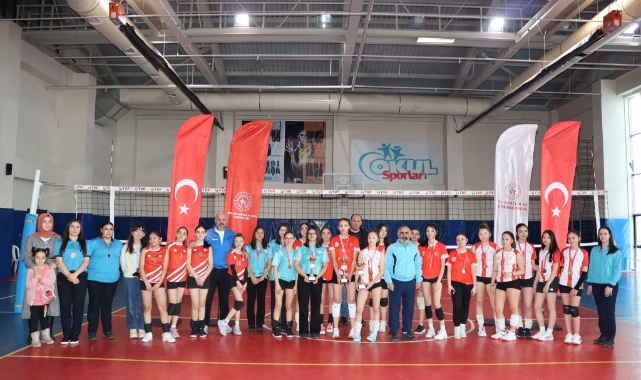 Küçükler Kız Voleybol Müsabakaları Sona Erdi