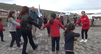 Ardahan’da çocuklar 23 Nisan coşkusunu erken yaşadı