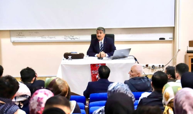 ARÜ’de “Kültürel Kimlik ve Milli Kültür” Söyleşisi Yoğun İlgi Gördü