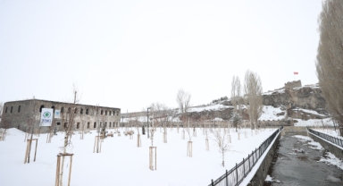 Lağım Suları Parkı Esir Aldı, Tarihi Yapılar Tehlikede