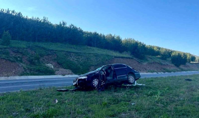 ARDAHAN-GÖLE KARAYOLUNDA FECİ KAZA: 25 YAŞINDAKİ SÜRÜCÜ HAYATINI KAYBETTİ