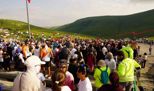 Ardahan’da Ata’nın silüetine bulut engeli