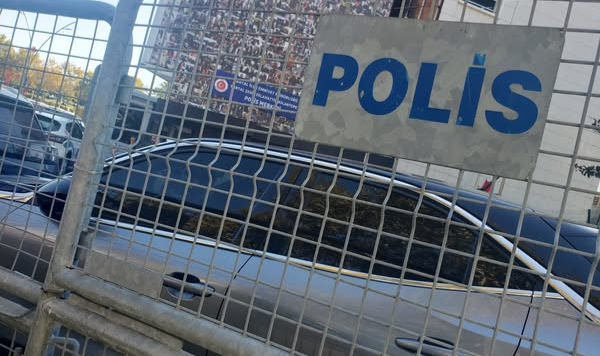 "Düğünden çık, Karakola git..