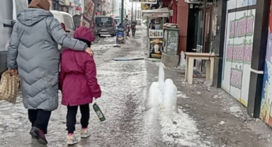 Ardahan'da Kaldırımlar Buz Dağına Döndü!